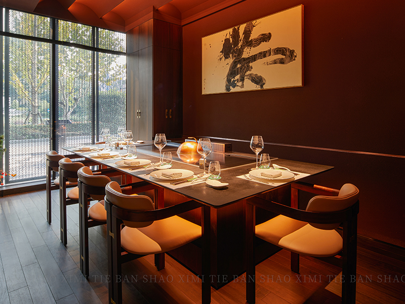 餐廳商用，別墅會(huì)所，家用島臺(tái)的鐵板燒設(shè)備在配置上有什么區(qū)別？